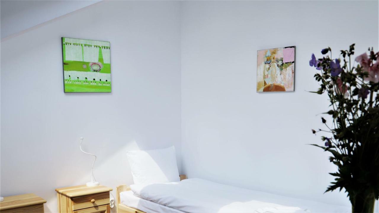 Artrooms Pokoje Goscinne Krosno Exterior photo